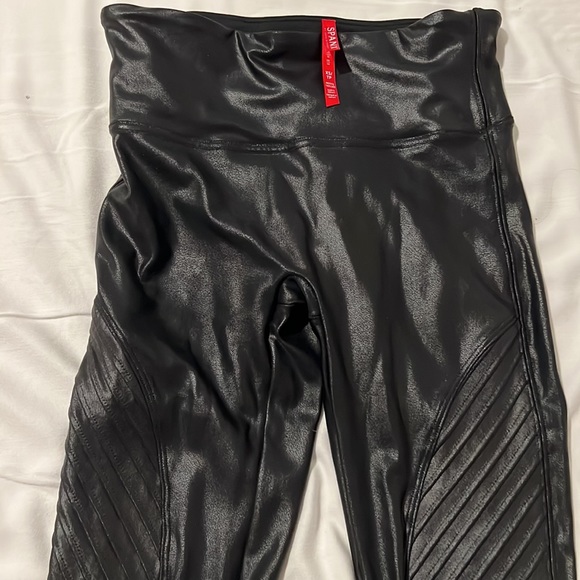 Black Petite xs spanx-great condition - Picture 2 of 5